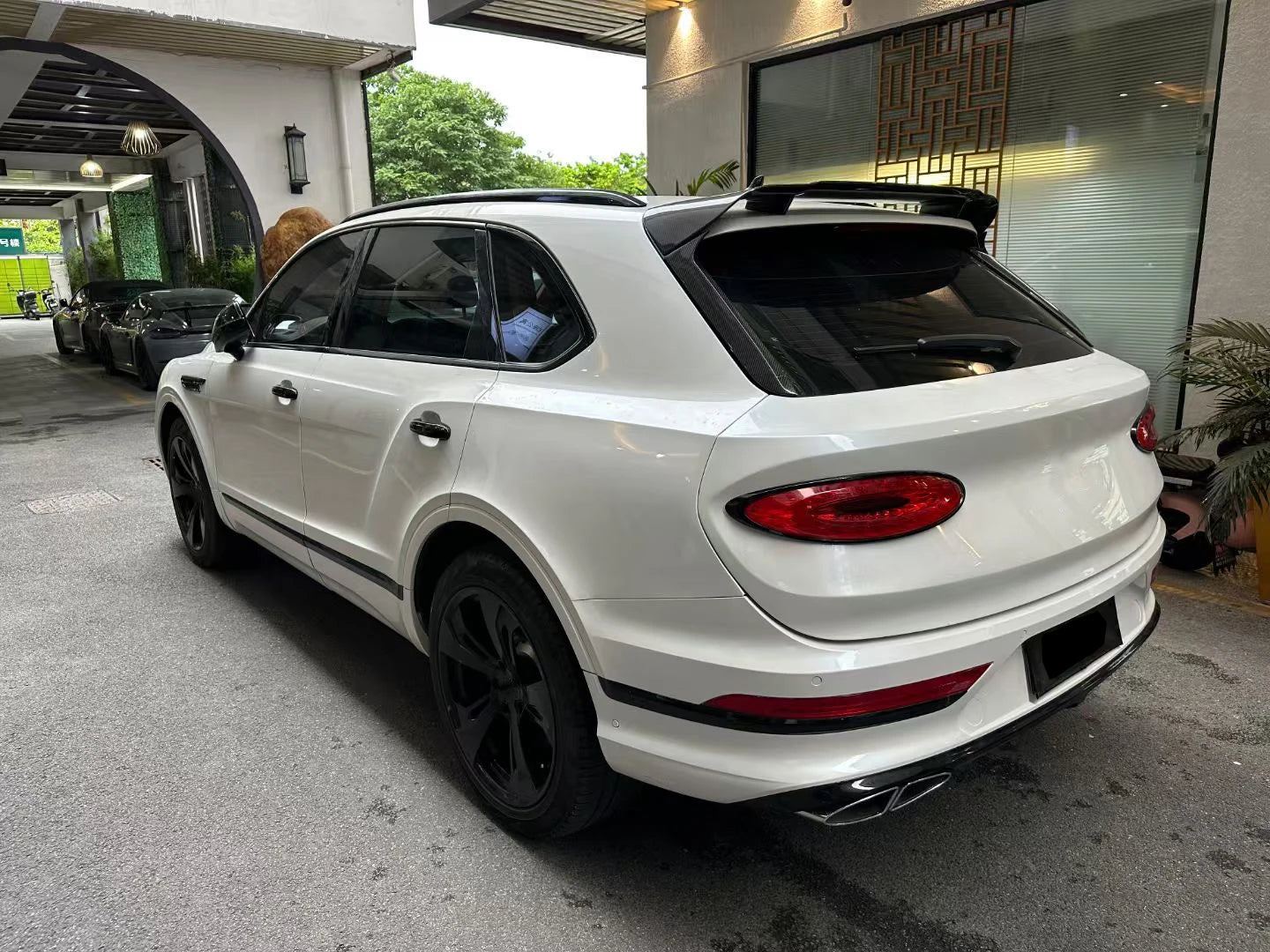 Bentley Bentayga to 2021 Facelift Body Kit