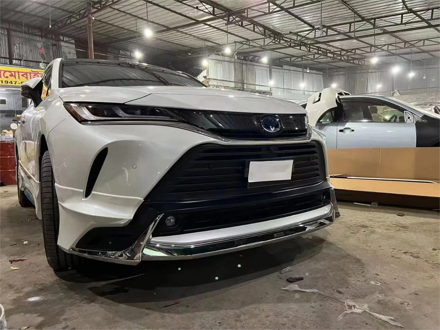 Toyota Harrier Modellista Body Kit