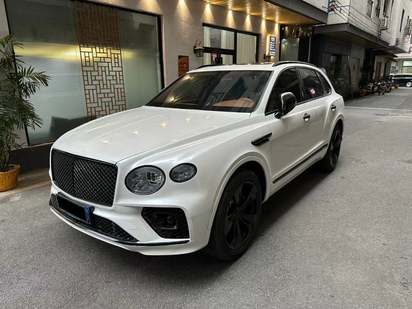Bentley Bentayga to 2021 Facelift Body Kit