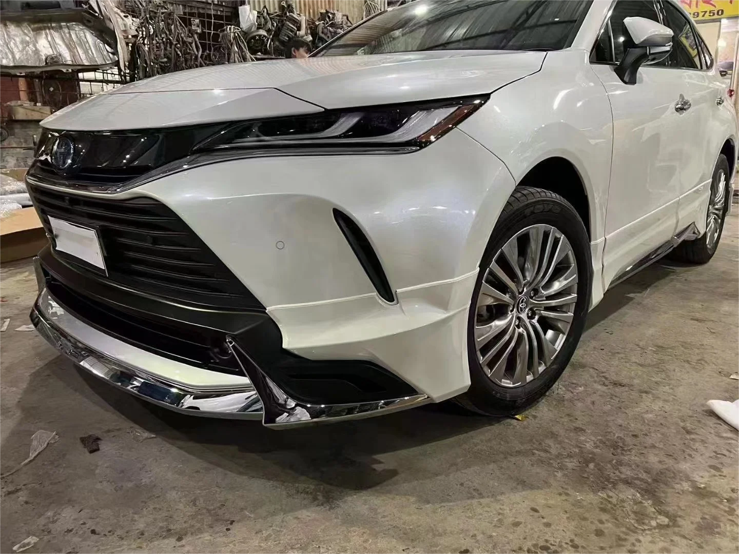 Toyota Harrier Modellista Body Kit