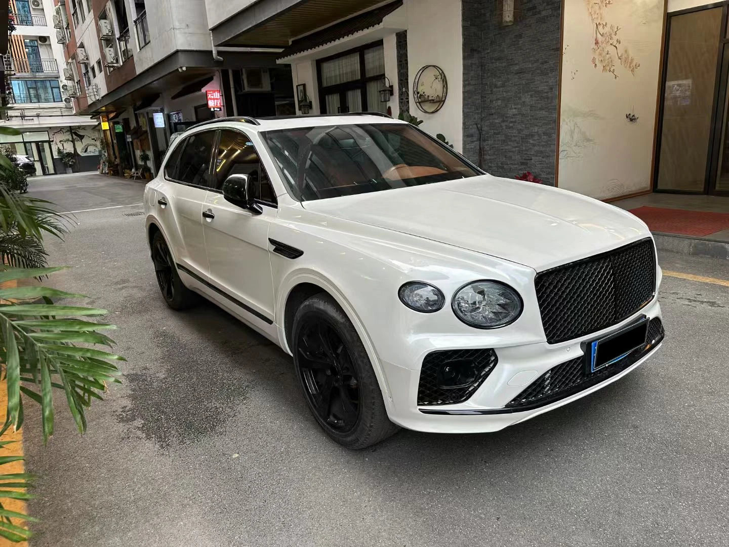 Bentley Bentayga to 2021 Facelift Body Kit
