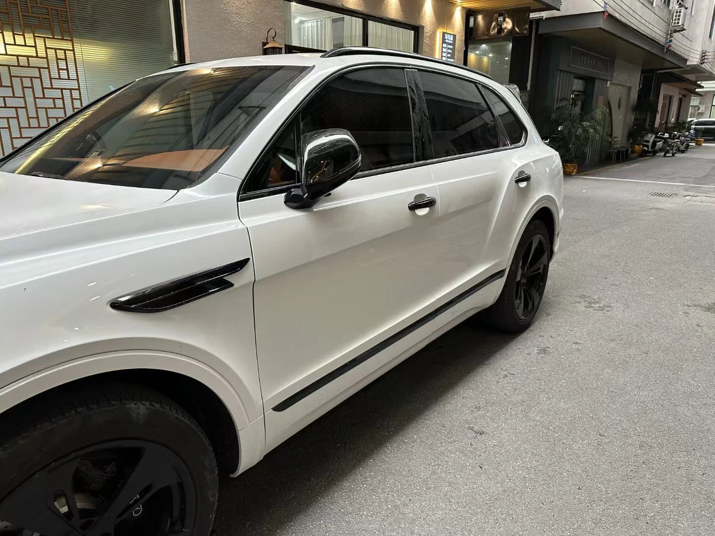 Bentley Bentayga to 2021 Facelift Body Kit
