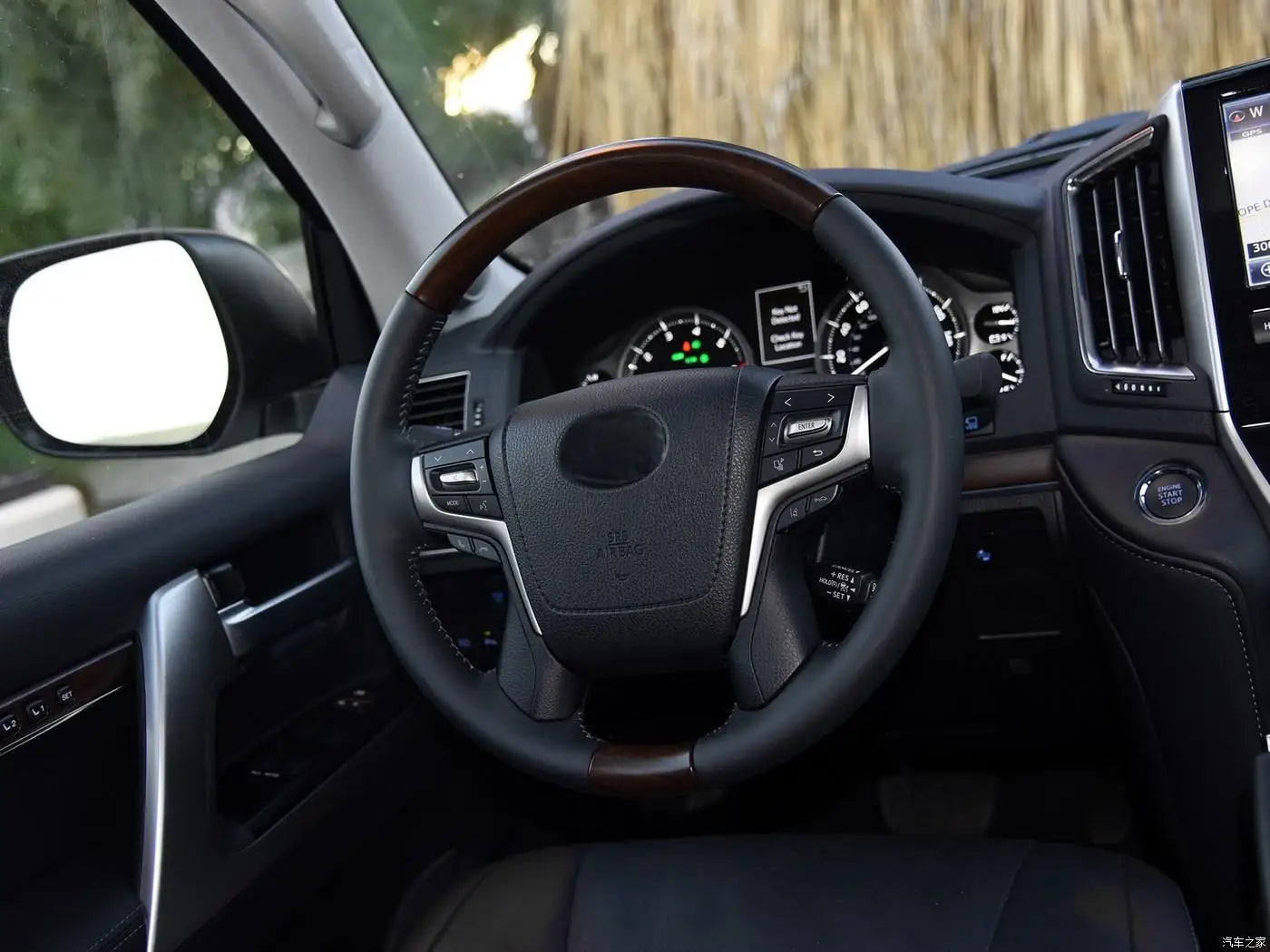 Toyota Land Cruiser LC200 Interior Upgrade